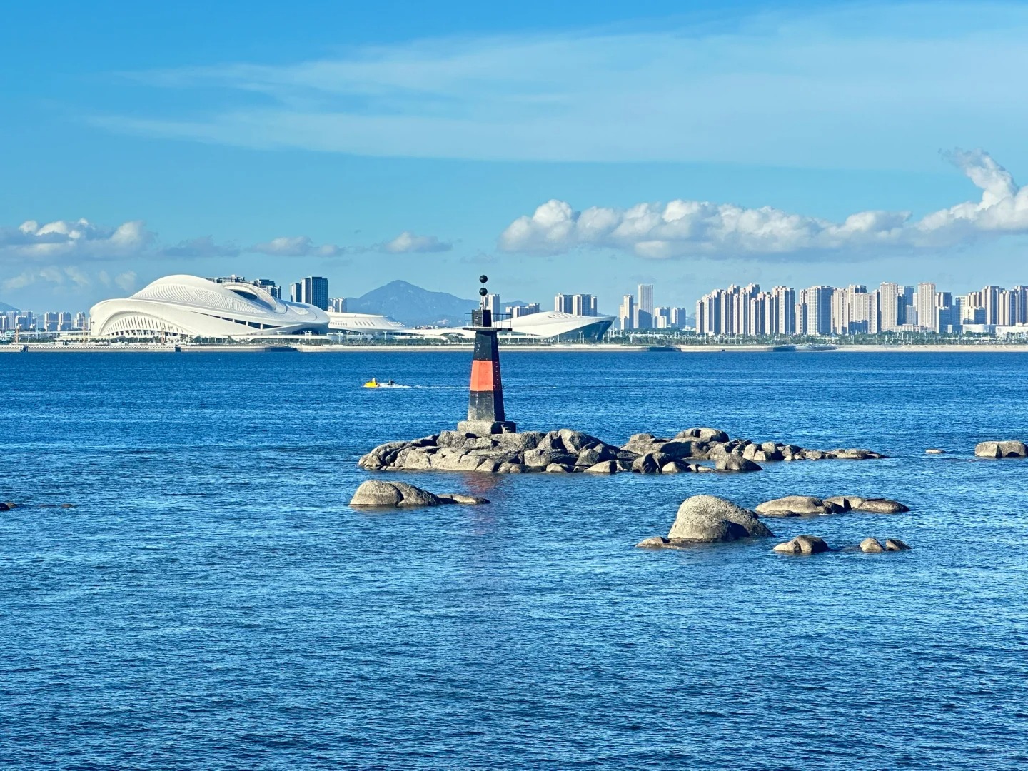 水晶般清澈的海水